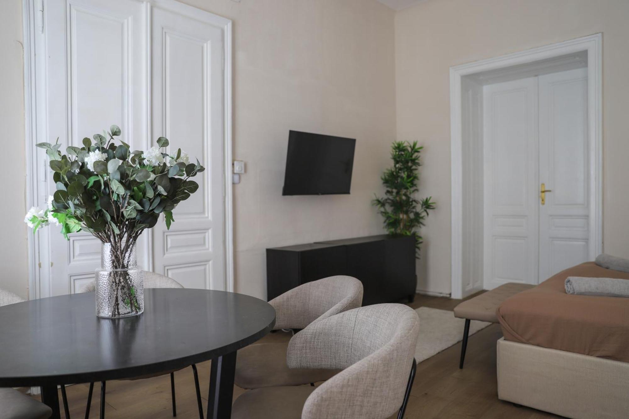 Spacious Apartment, 3 Min To U6 Metro Viyana Dış mekan fotoğraf